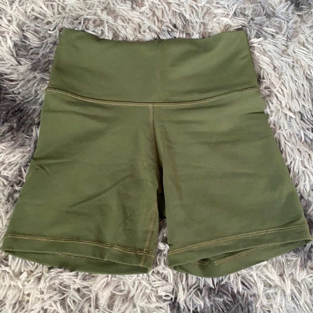 Size s- Aritzia 5” biker shorts